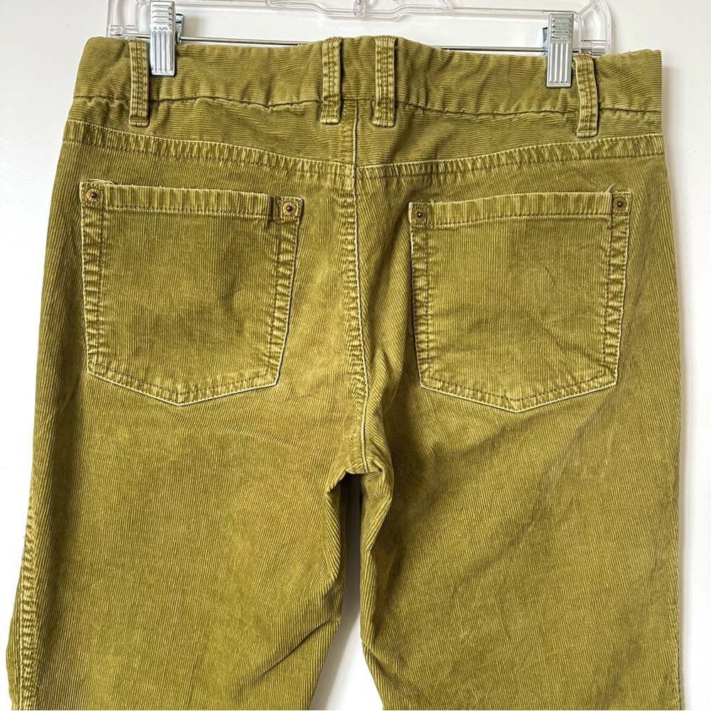 乁| ･ 〰 ･ |ㄏ

J Crew Low Rise Green Corduroy Pants